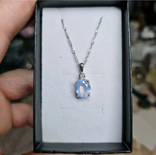 Lavendar moon quartz s925 pendant and chain