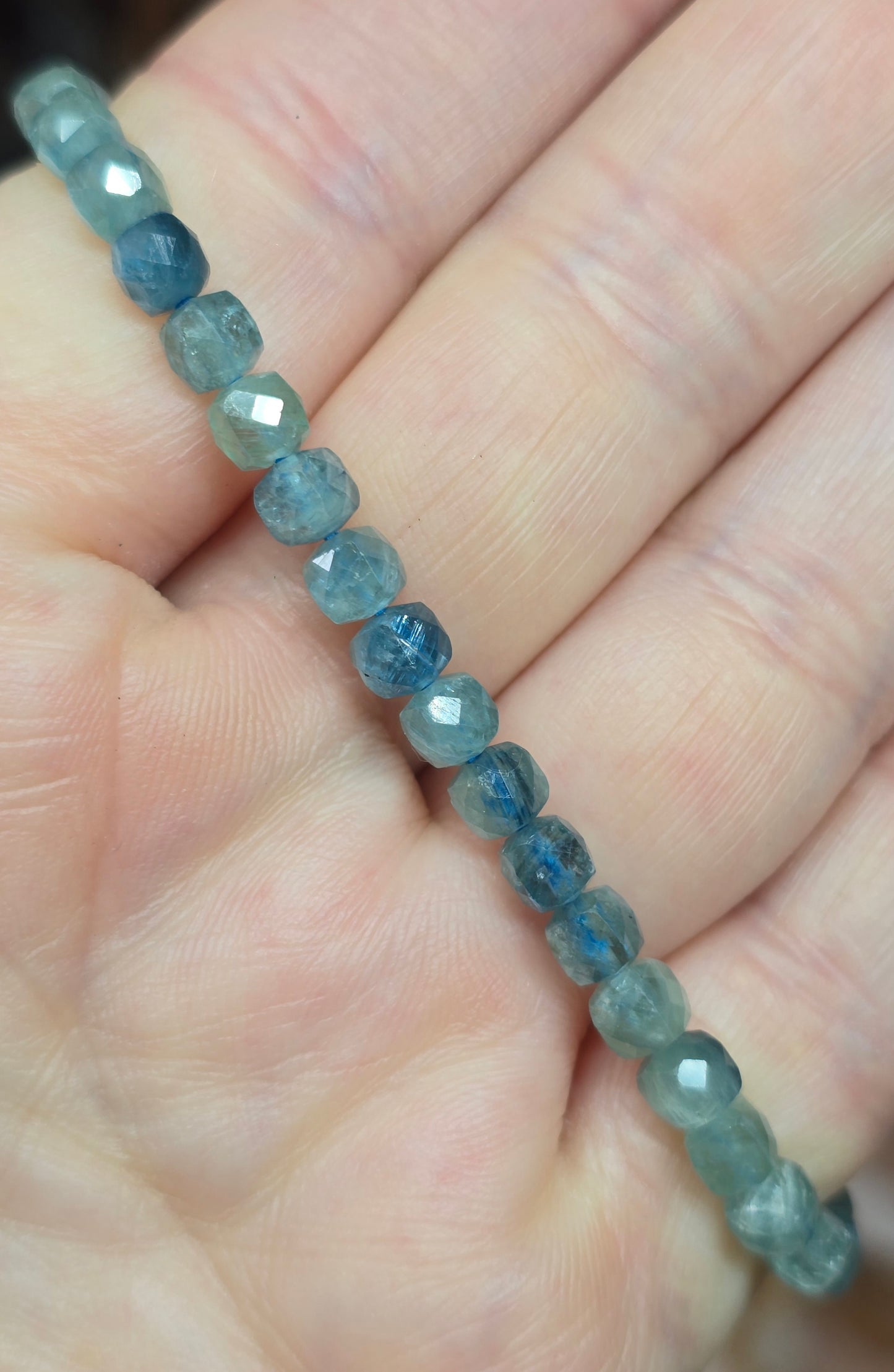 Bracelets - Faceted crystal cube 2-6mm