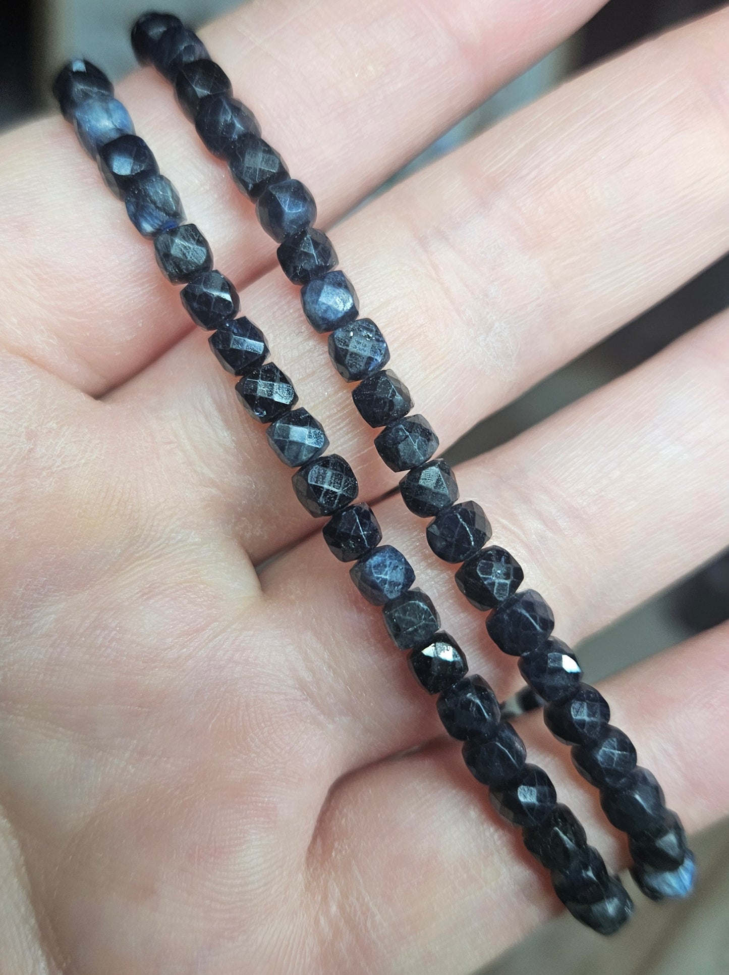 Bracelets - Faceted crystal cube 2-6mm