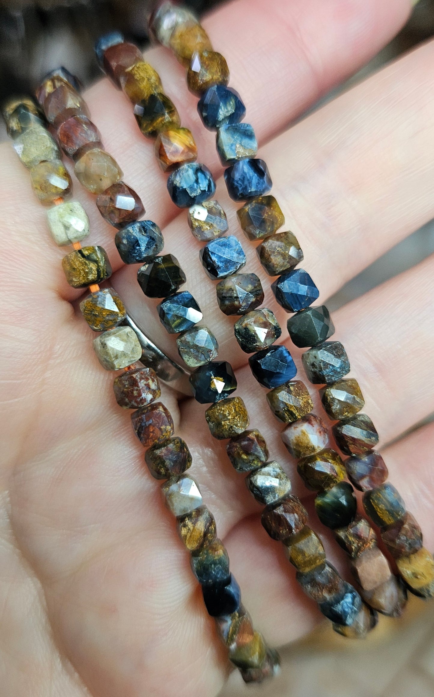 Bracelets - Faceted crystal cube 2-6mm