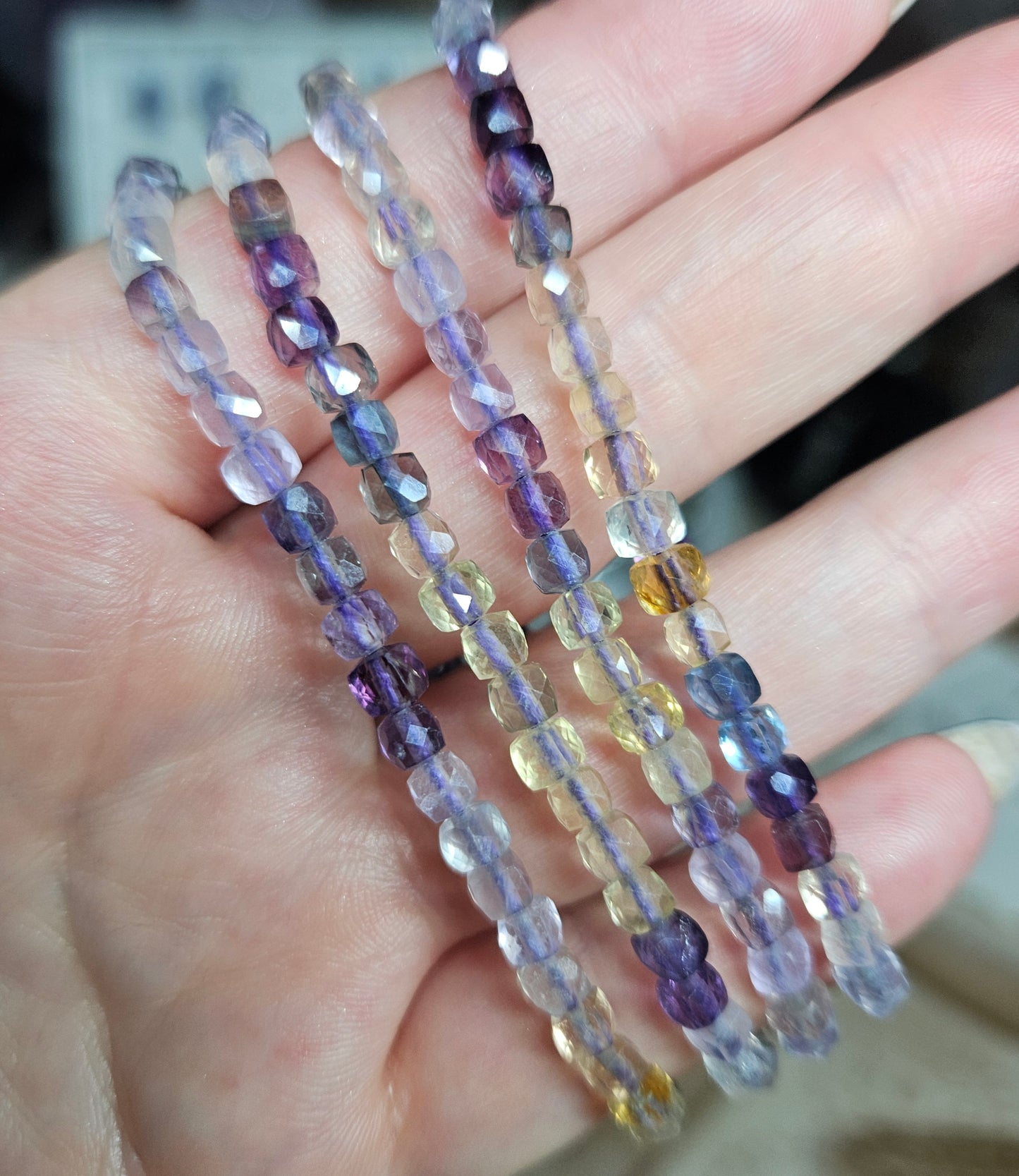 Bracelets - Faceted crystal cube 2-6mm