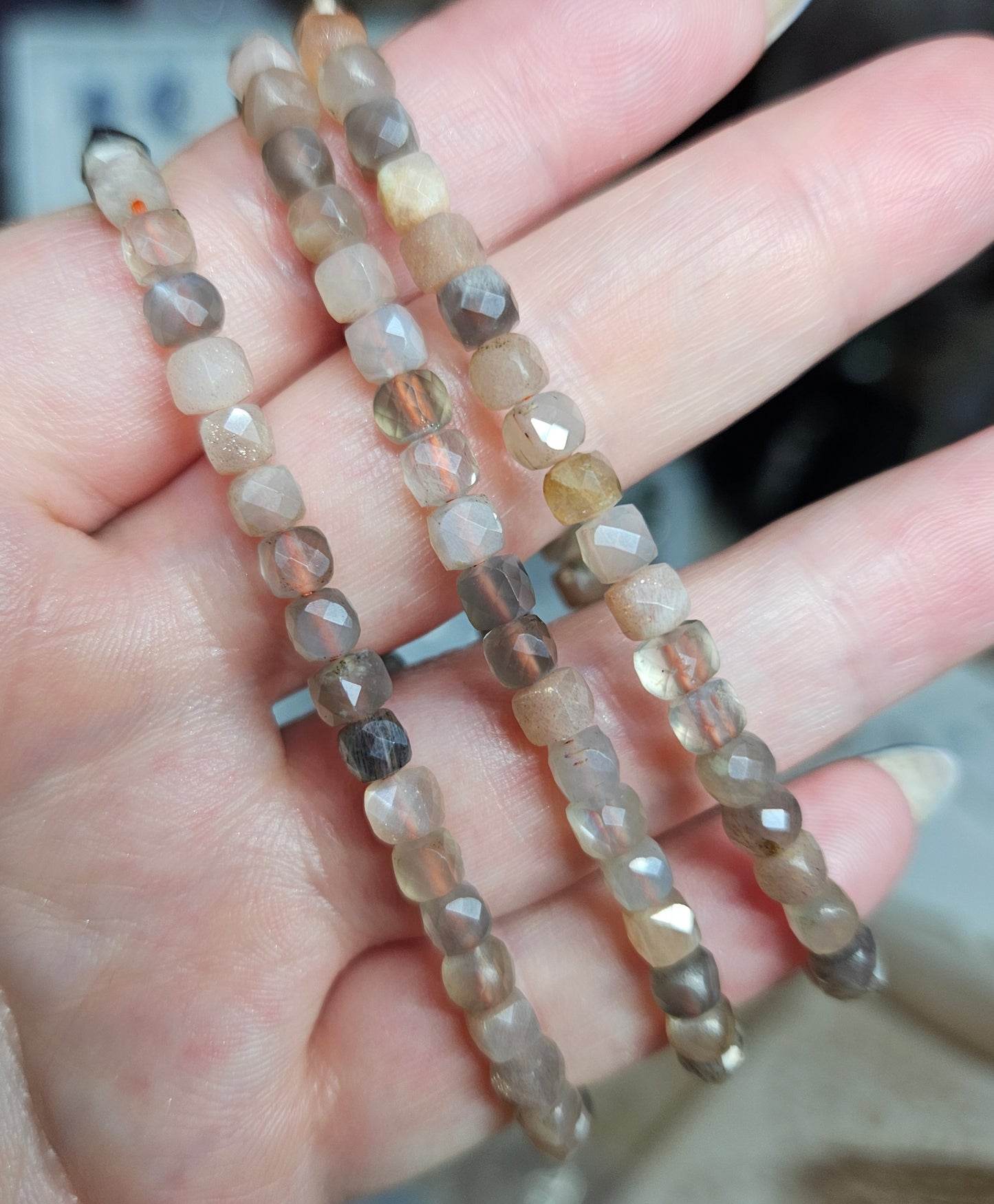 Bracelets - Faceted crystal cube 2-6mm