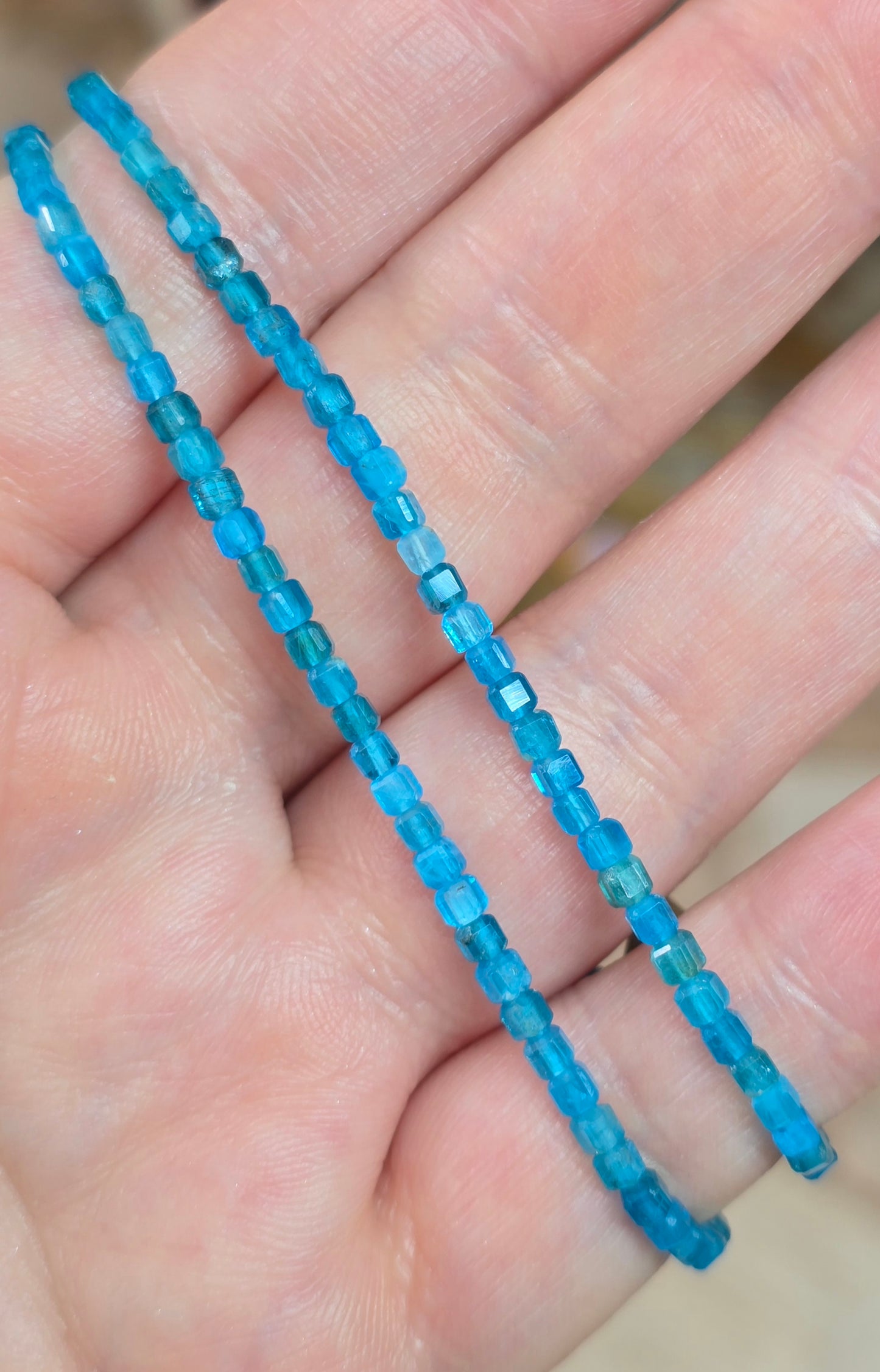 Bracelets - Faceted crystal cube 2-6mm