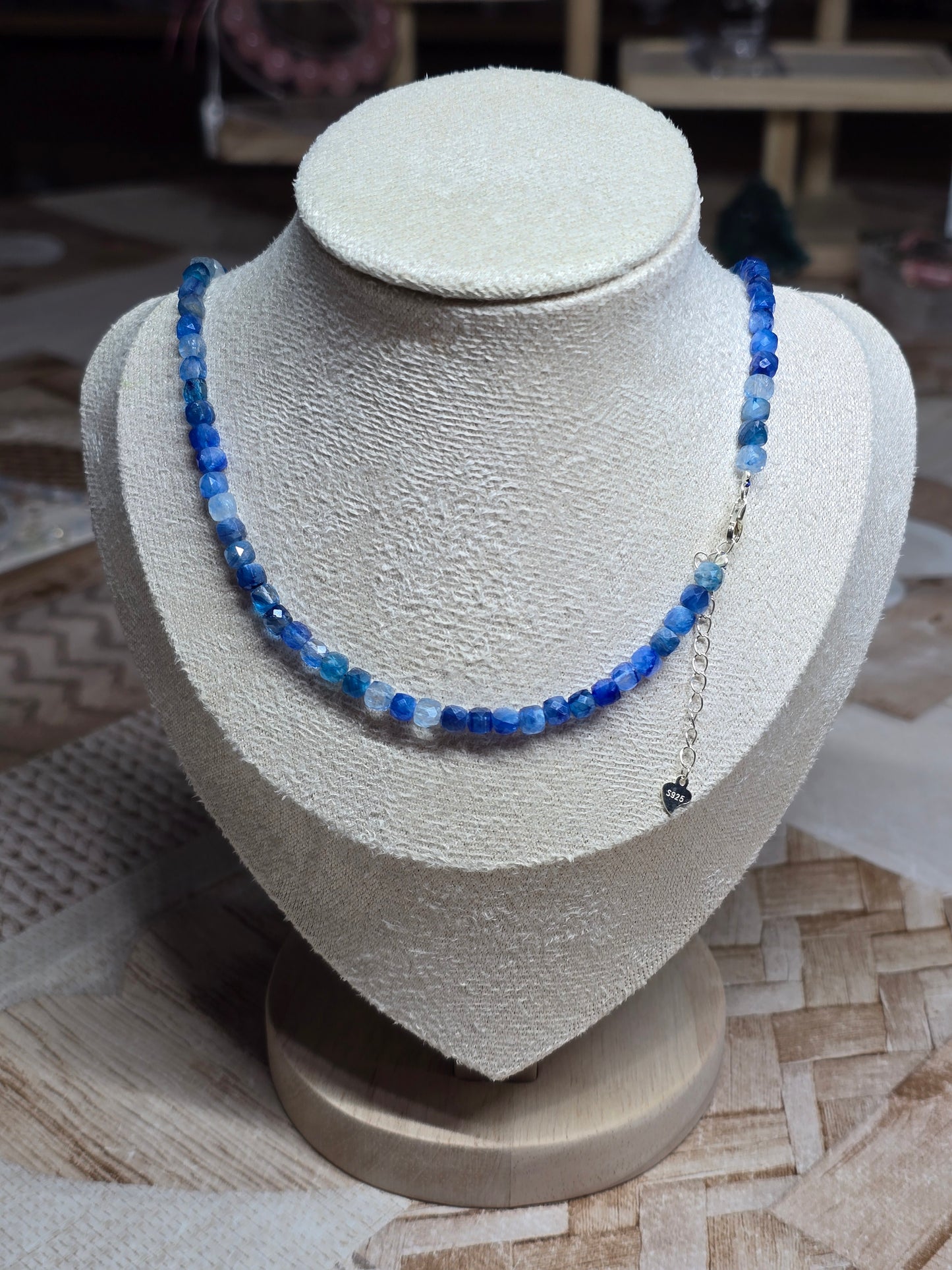 Chokers & bracelets - Faceted cubes 3-4mm bead S925