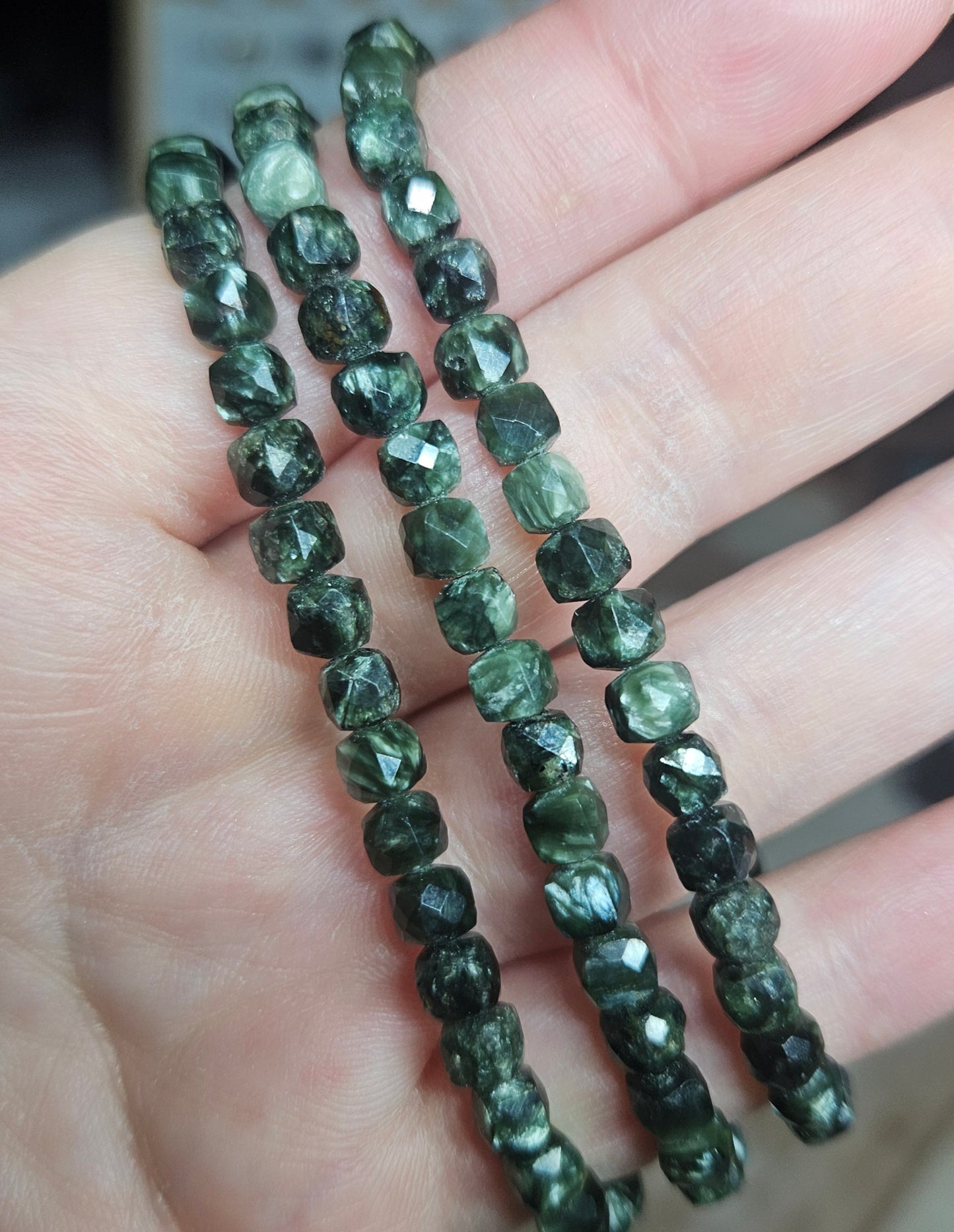 Bracelets - Faceted crystal cube 2-6mm