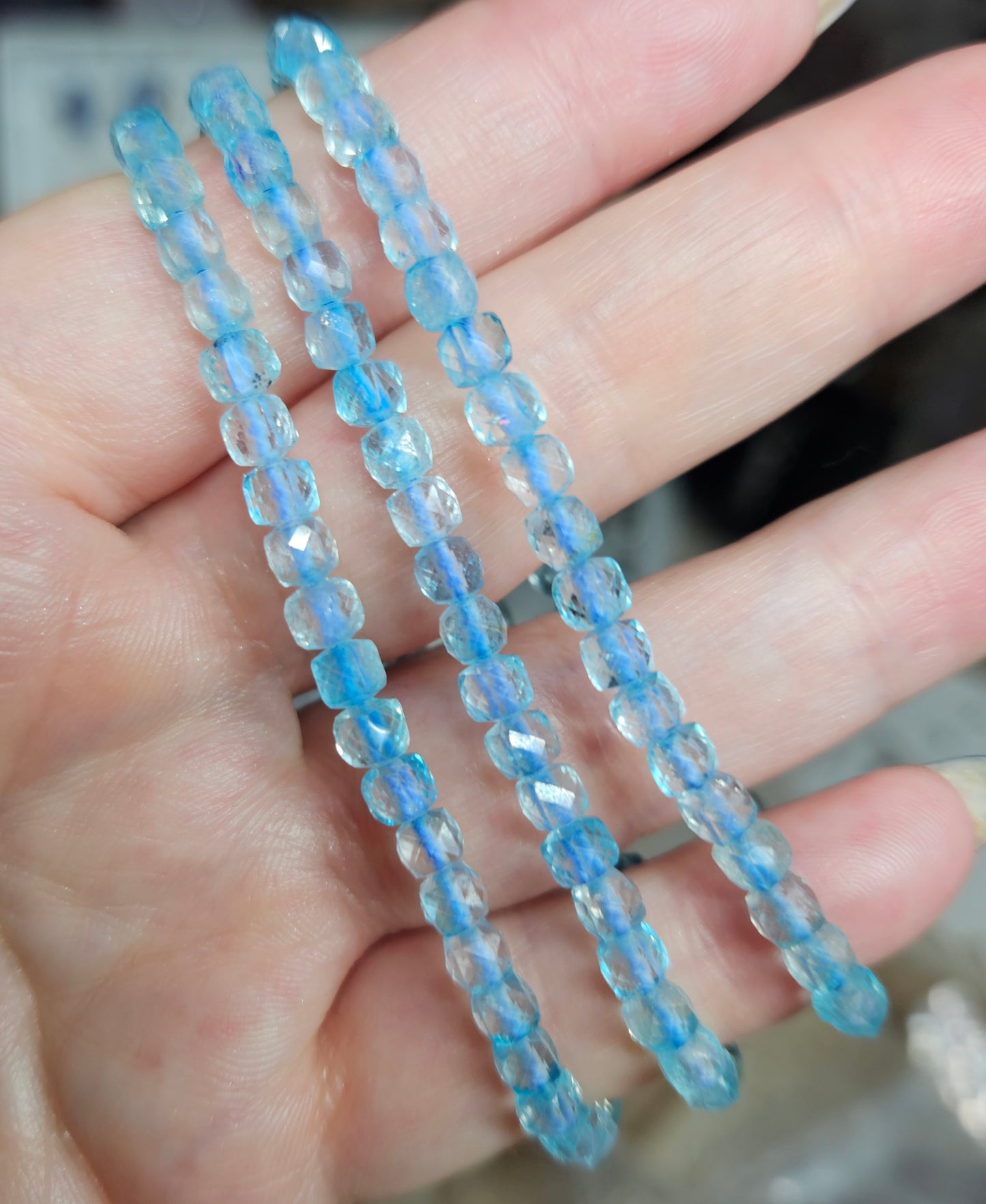 Bracelets - Faceted crystal cube 2-6mm