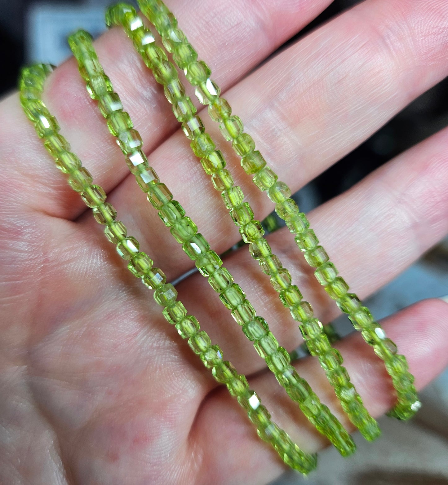 Bracelets - Faceted crystal cube 2-6mm
