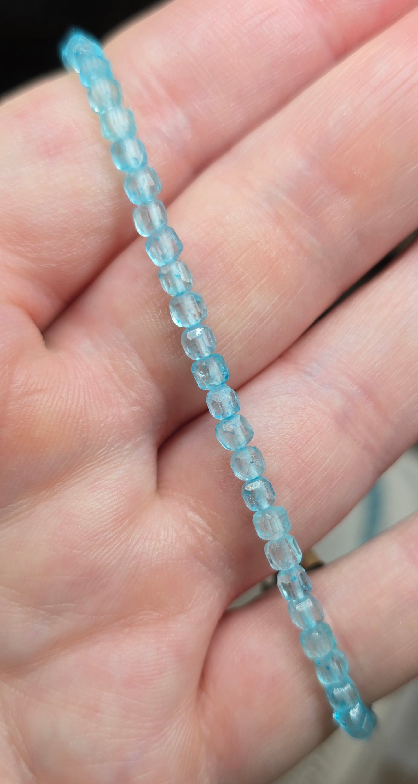 Chokers & bracelets - Faceted cubes 3-4mm bead S925