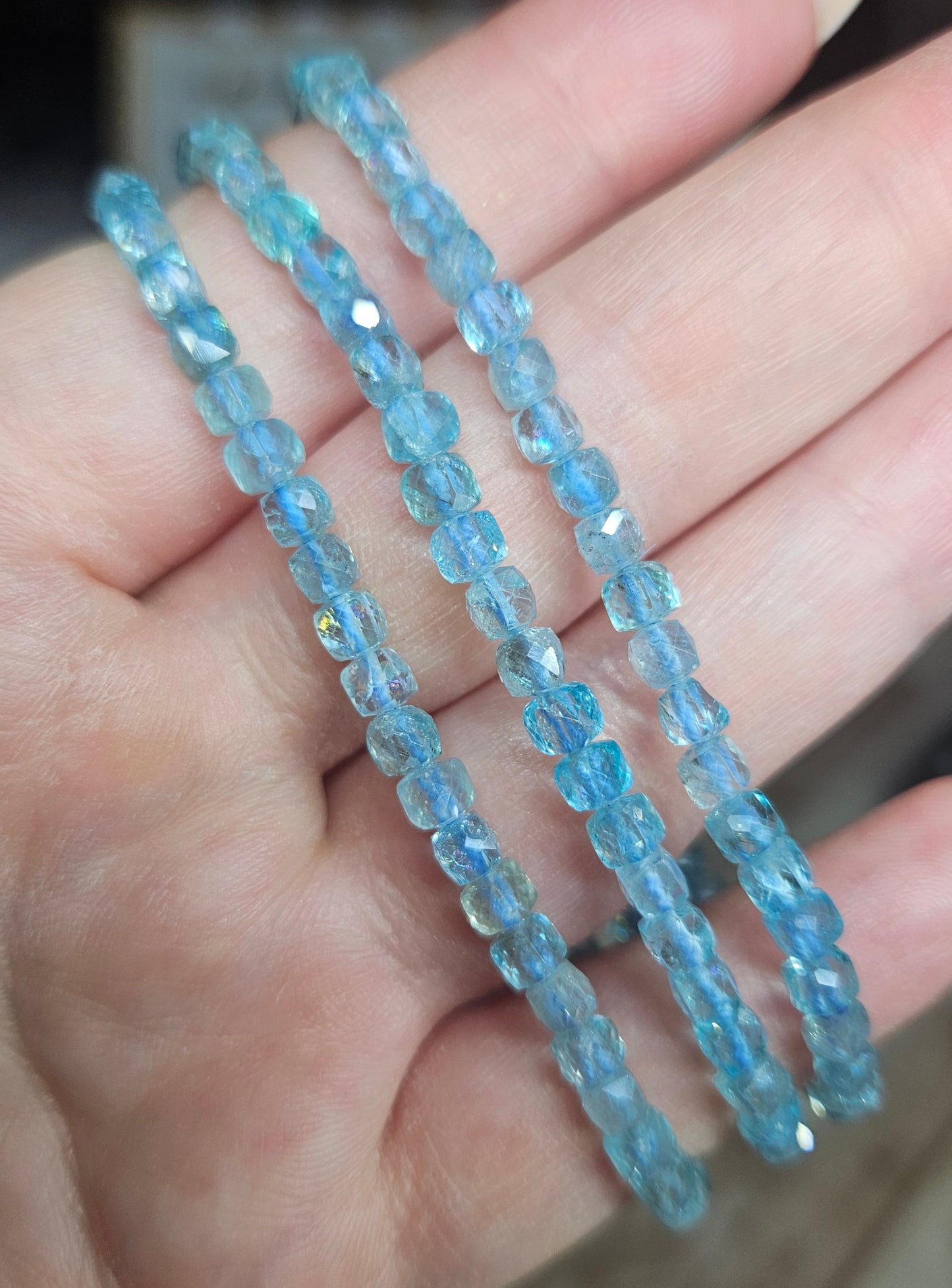 Bracelets - Faceted crystal cube 2-6mm