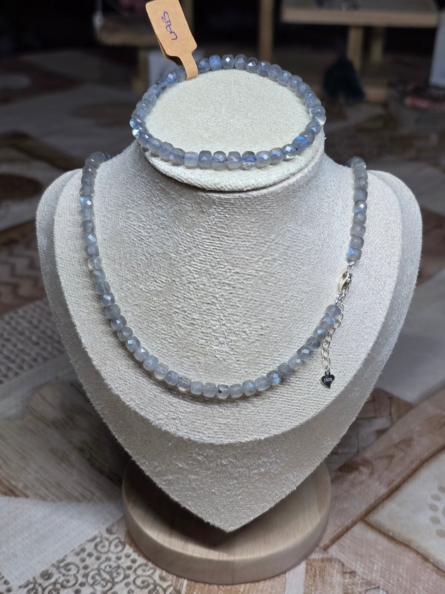 Chokers & bracelets - Faceted cubes 3-4mm bead S925