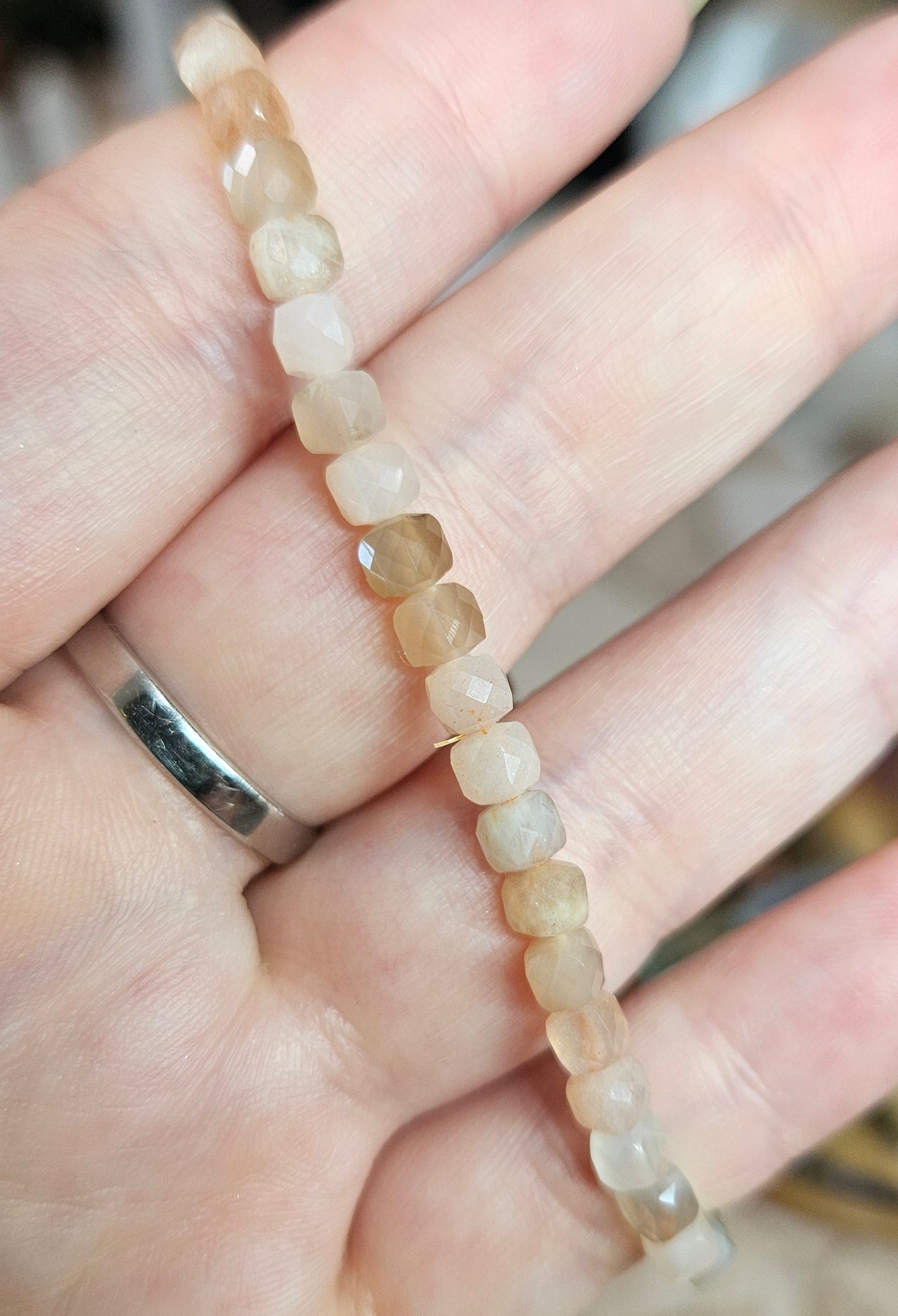 Bracelets - Faceted crystal cube 2-6mm